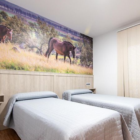 Hostal Vinuela San Pedro de Merida Ngoại thất bức ảnh